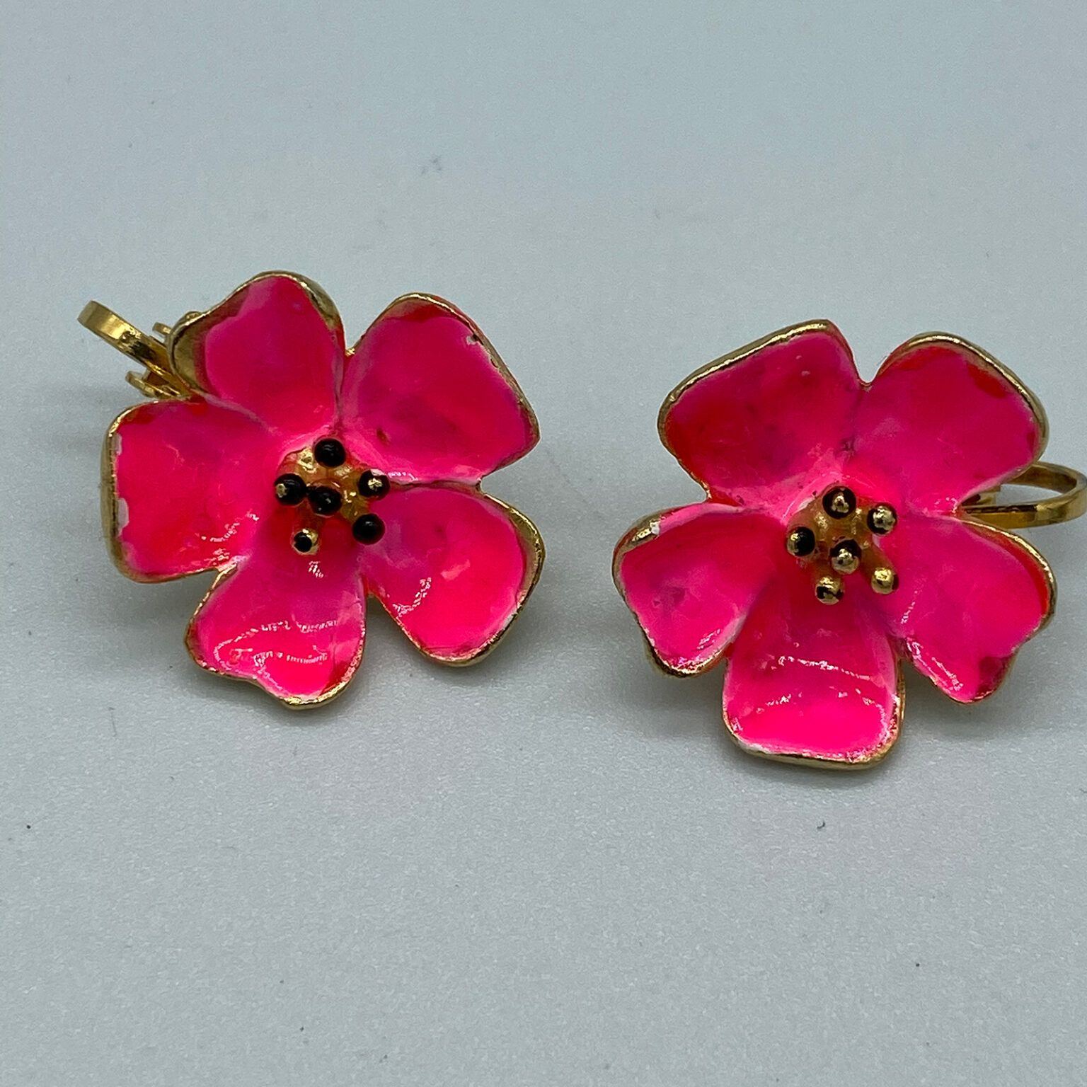 Charming 1960s Bright Pink Flower Clip Earrings