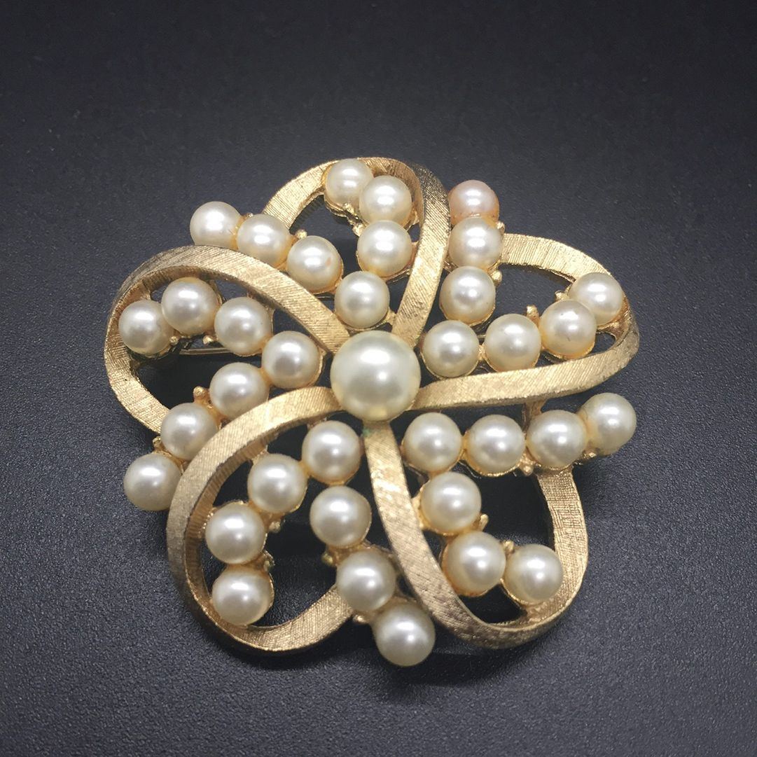 Kramer gold tone pearl brooch