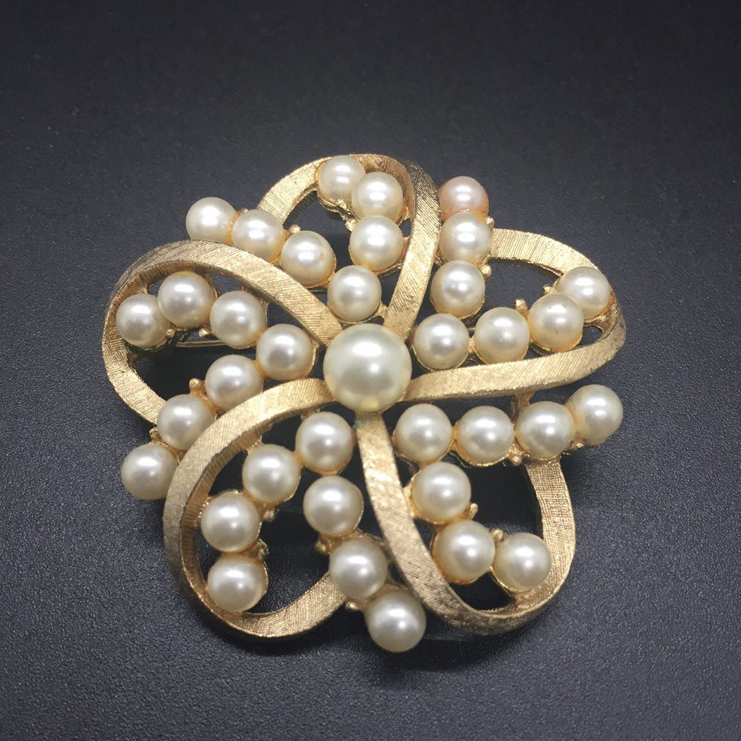 Lovely Vintage Floral Pearl Brooch with Rhinestone Accents