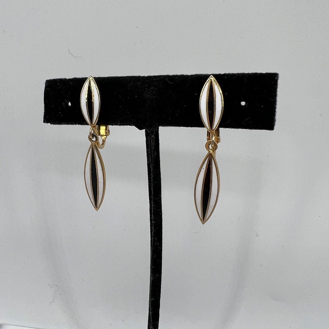 1970s black white enamel dangle earrings