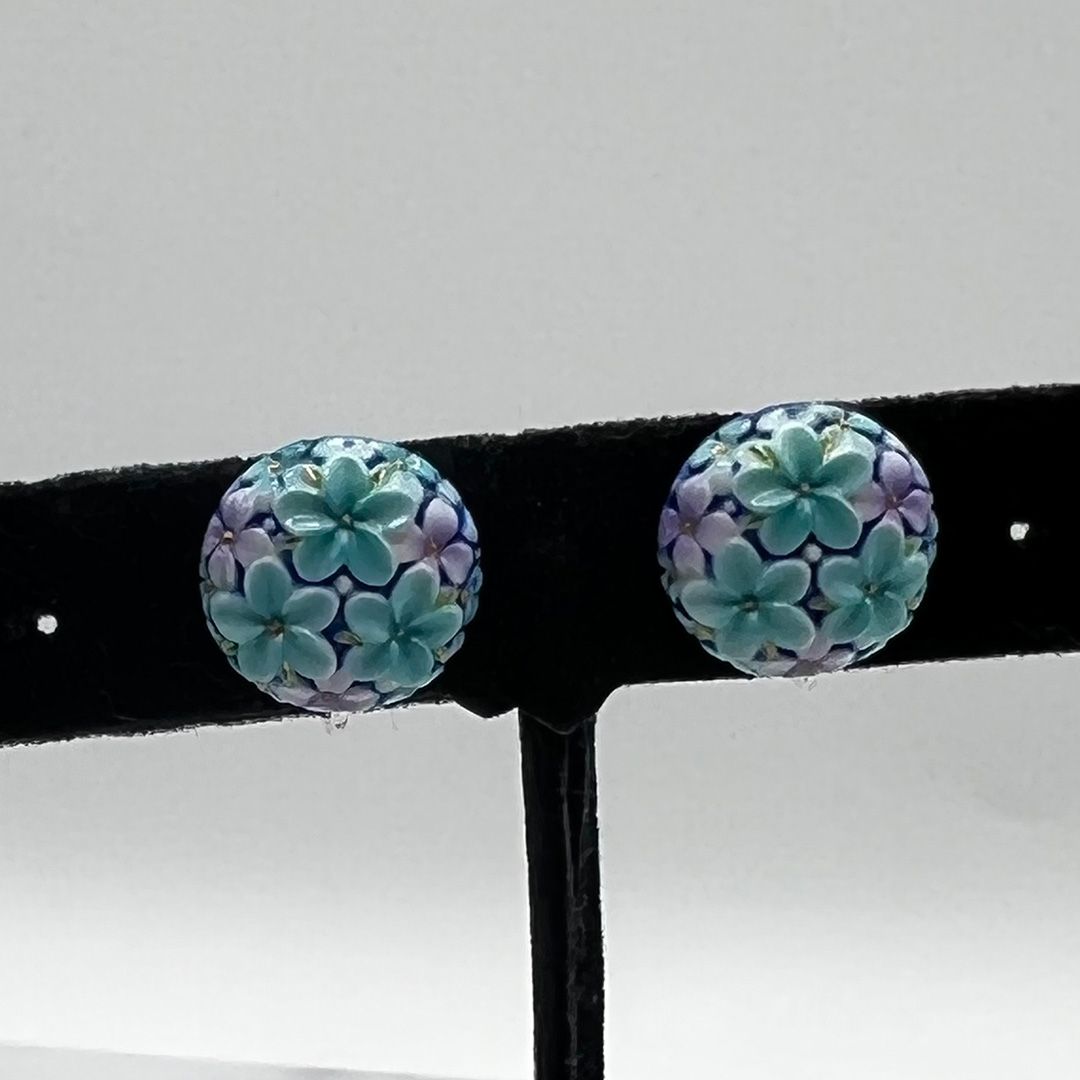 1960s flower button earrings