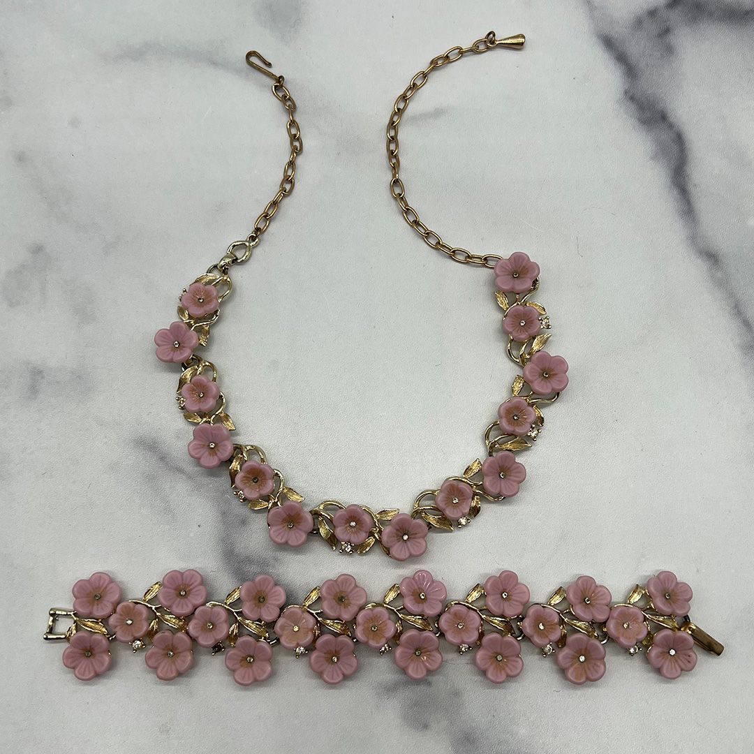 Karu Arke Lucite Flower Pink Necklace Set