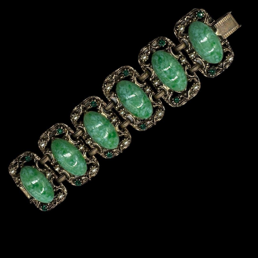 Lot - CHINESE ANTIQUE JADE BANGLE WITH CARVED 'DRAGON AND PHOENIX'