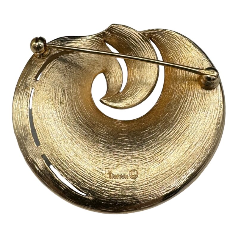 Trifari 1960s gold-tone swirl brooch.
