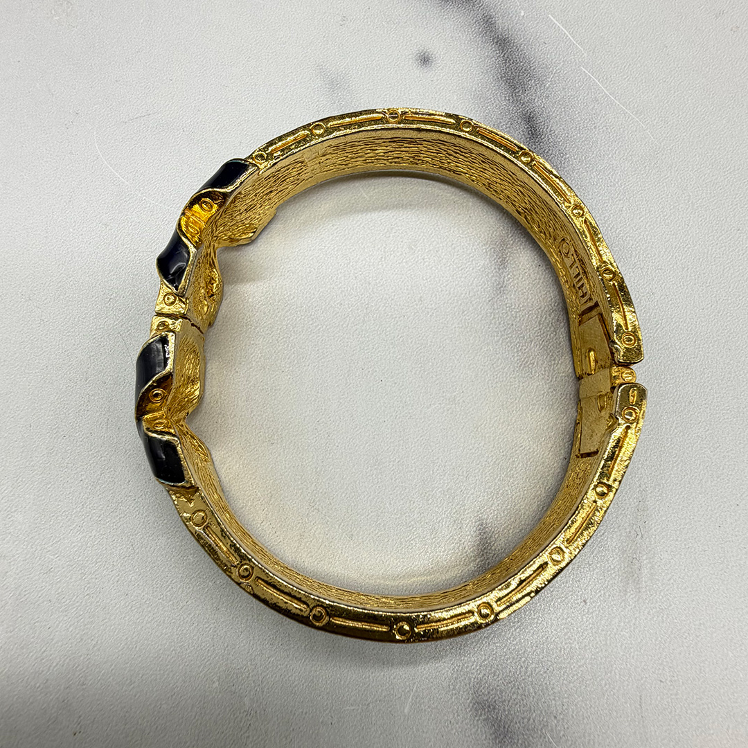 David Hill hinged bracelet side view 2