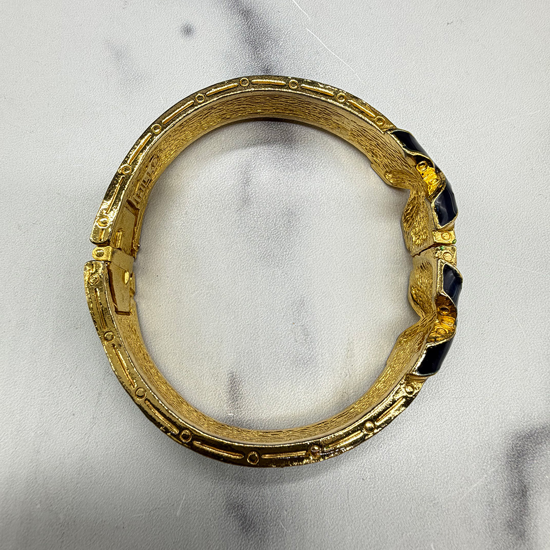 David Hill hinged bracelet side view 1.