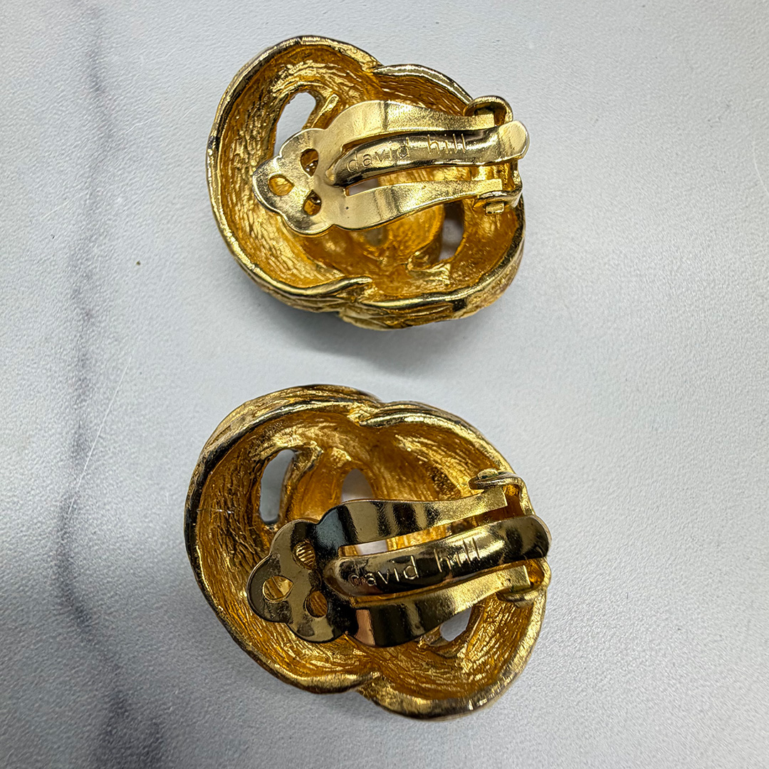 David Hill earring mark.