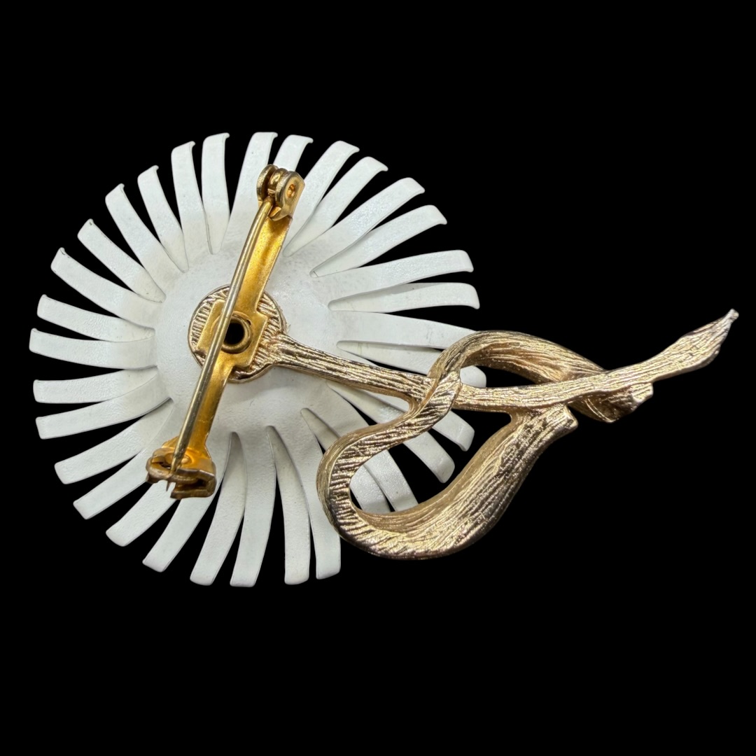 1960s cream enamel flower brooch.