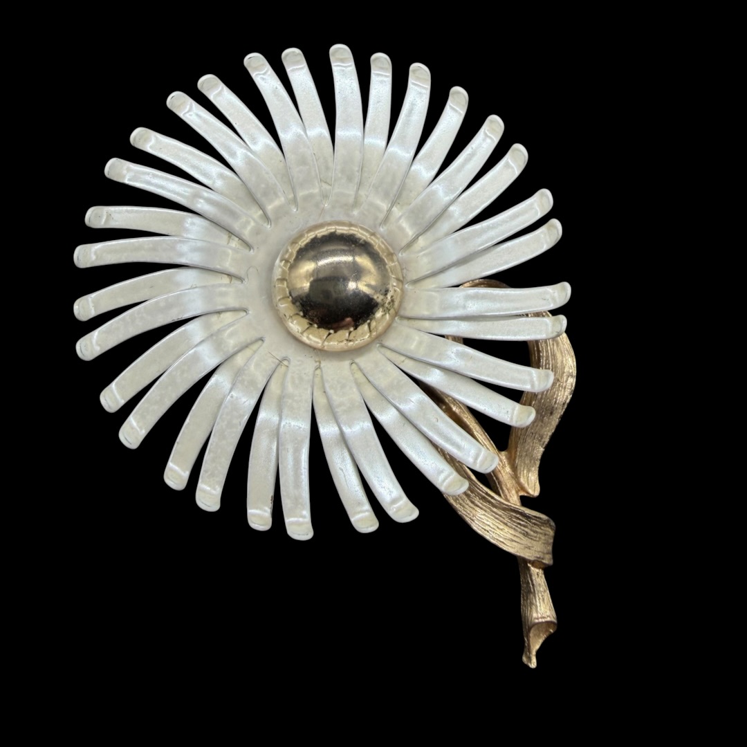 1960s cream enamel flower brooch.
