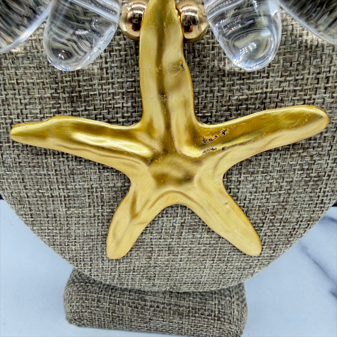 Modern acrylic starfish collar necklace up close.